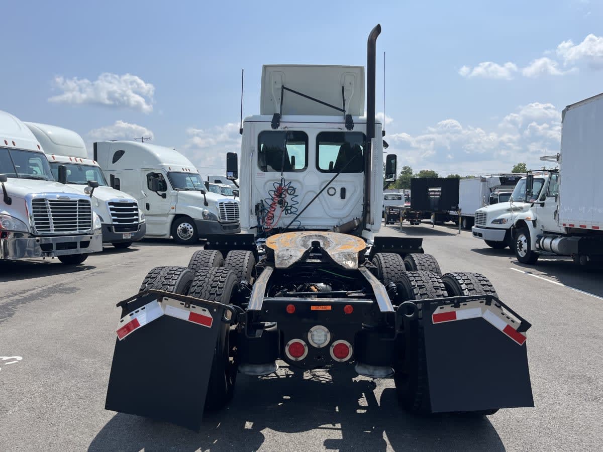 2020 Freightliner Cascadia in Beltsville, MD — photo 5