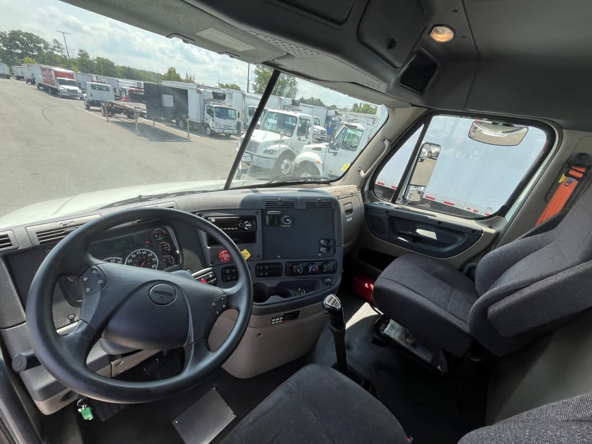 2020 Freightliner Cascadia in Beltsville, MD — photo 7