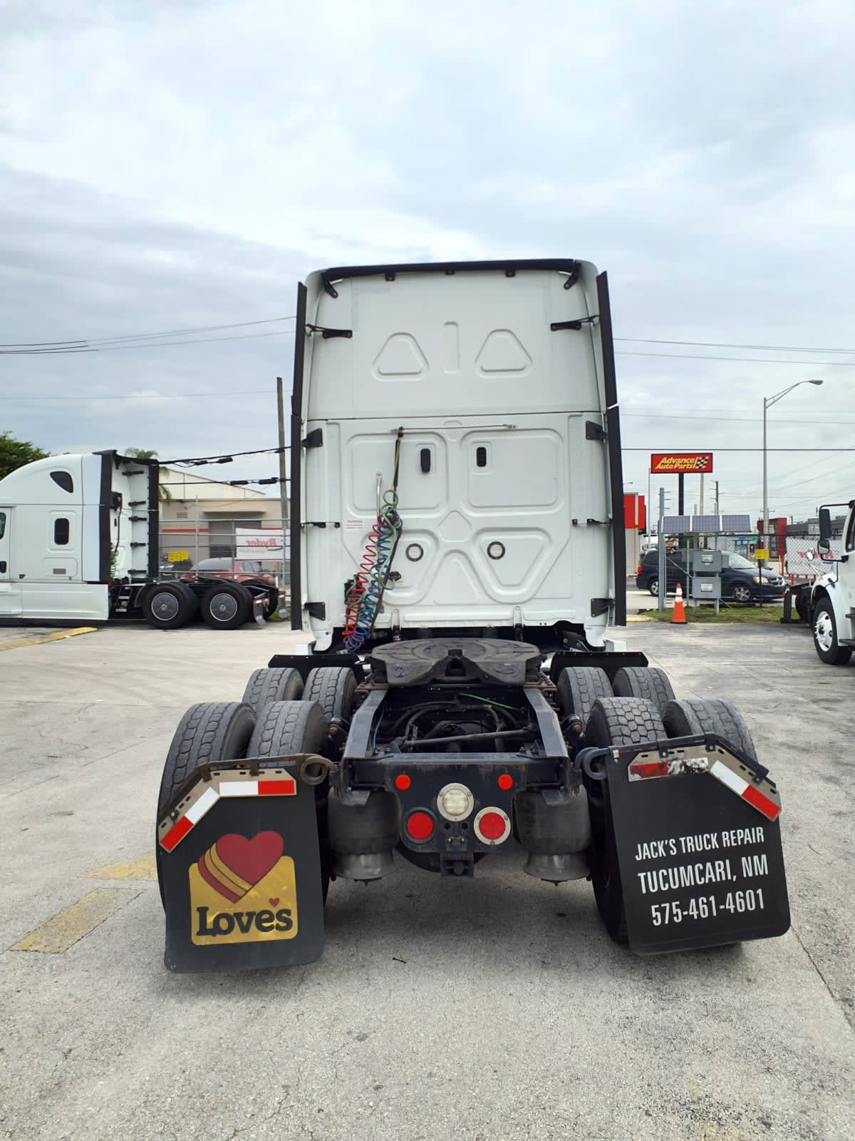 2020 Freightliner Cascadia in Miami, FL — photo 5