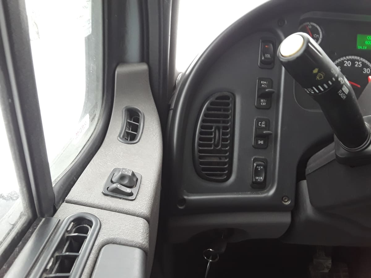 2020 Freightliner/Mercedes M2 106 267763