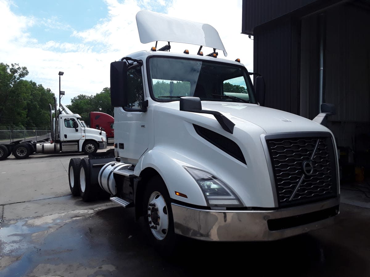 2019 Volvo VNL64T-300 268016