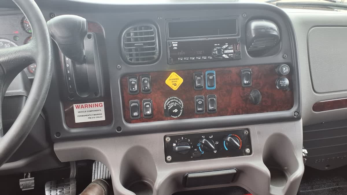 2020 Freightliner/Mercedes M2 106 268052