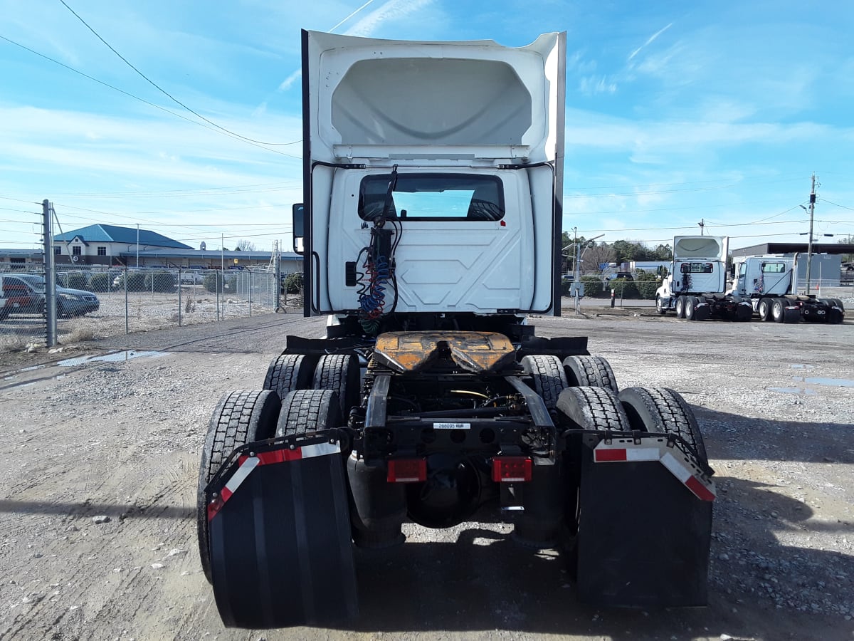 2020 Navistar International LT625 DAYCAB T/A 268095