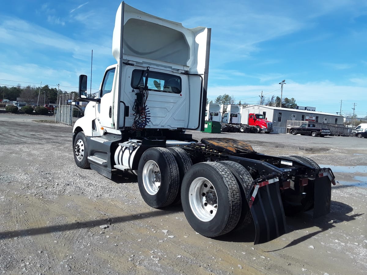 2020 Navistar International LT625 DAYCAB T/A 268095