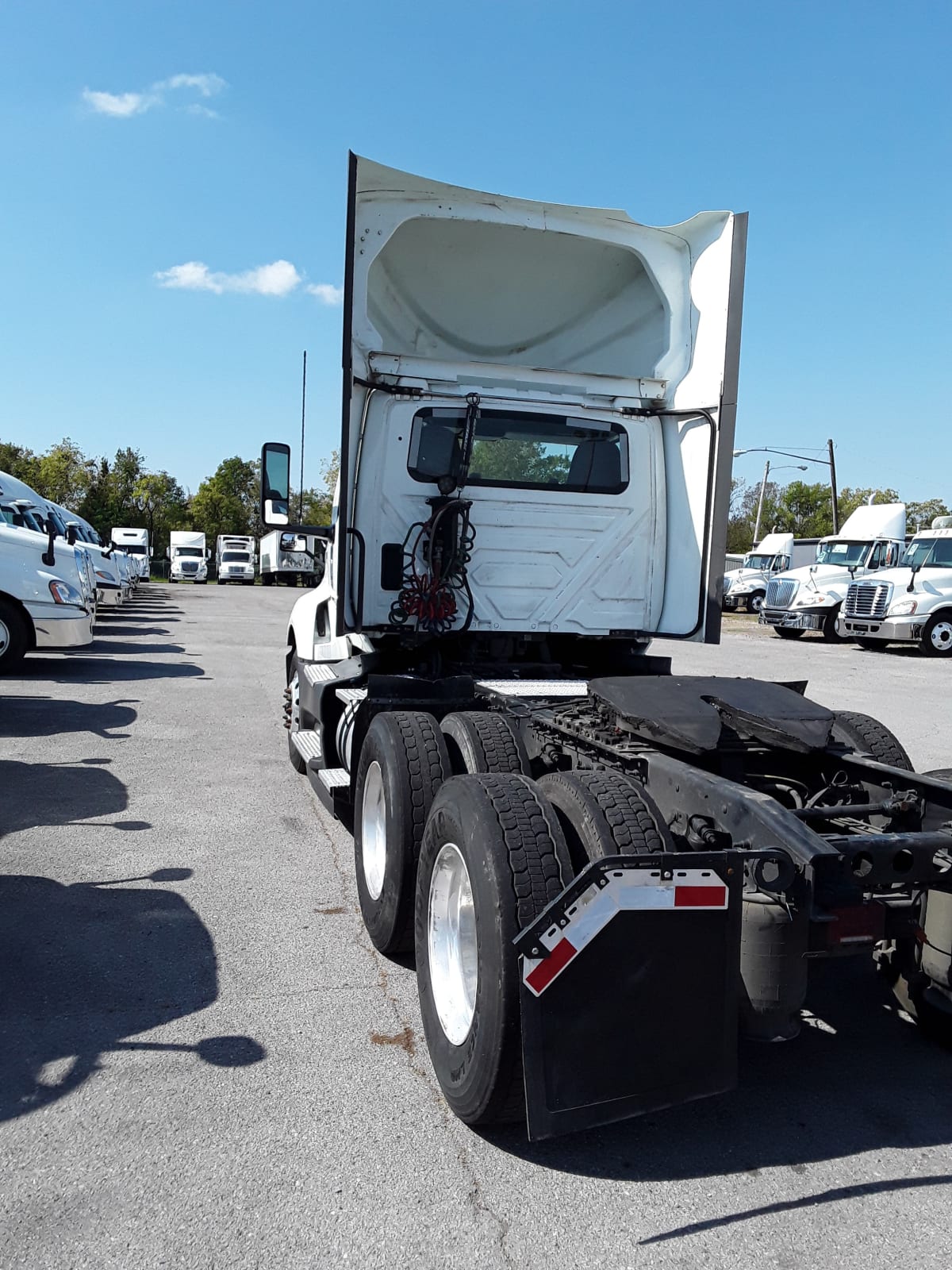 2020 Navistar International LT625 DAYCAB T/A 268096