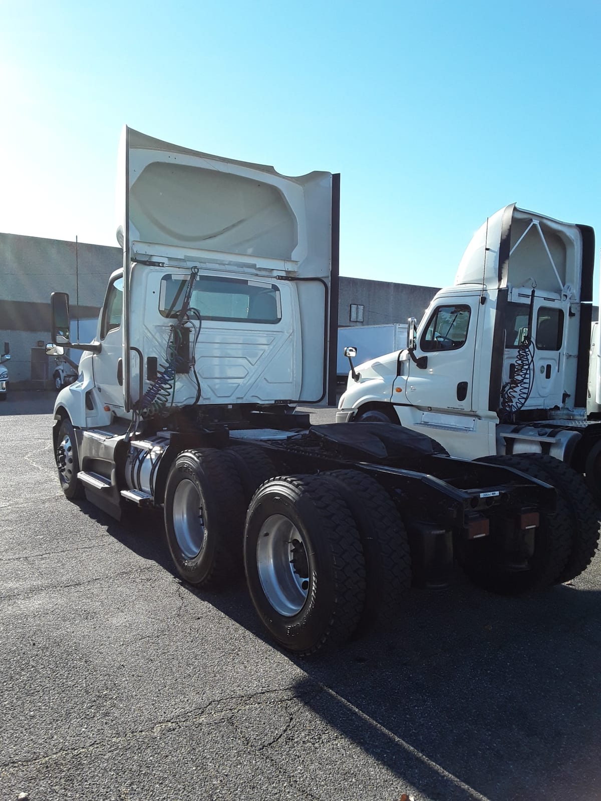 2020 Navistar International LT625 DAYCAB T/A 268097