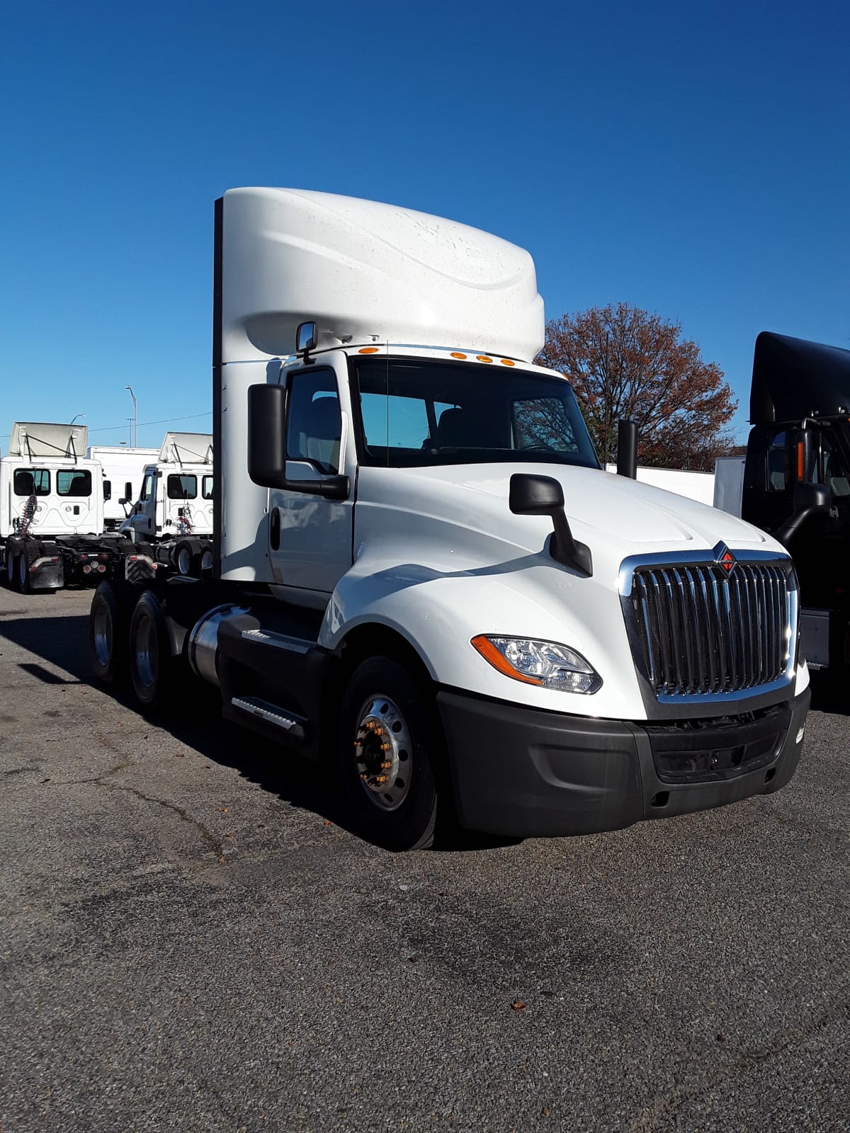 2020 Navistar International LT625 DAYCAB T/A 268097