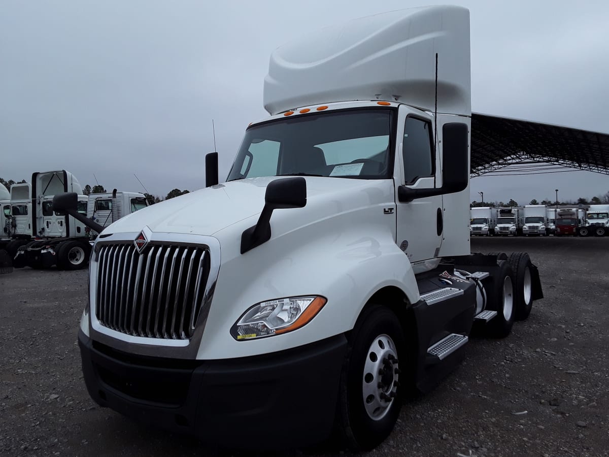 2020 Navistar International LT625 DAYCAB T/A 268104