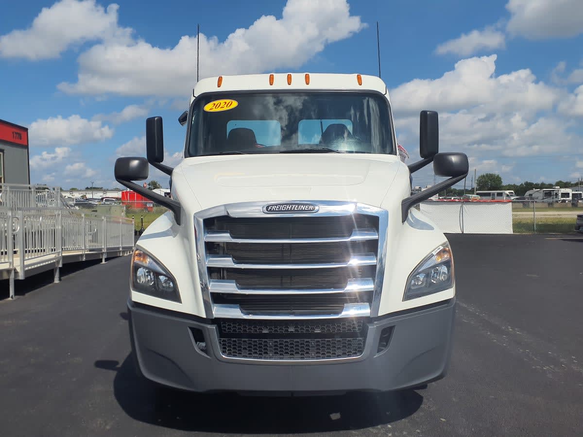 2020 Freightliner Cascadia in Clarksville, IN — photo 2