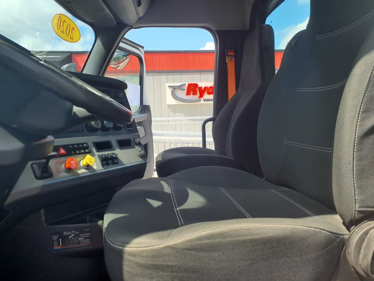 2020 Freightliner Cascadia in Clarksville, IN — photo 7
