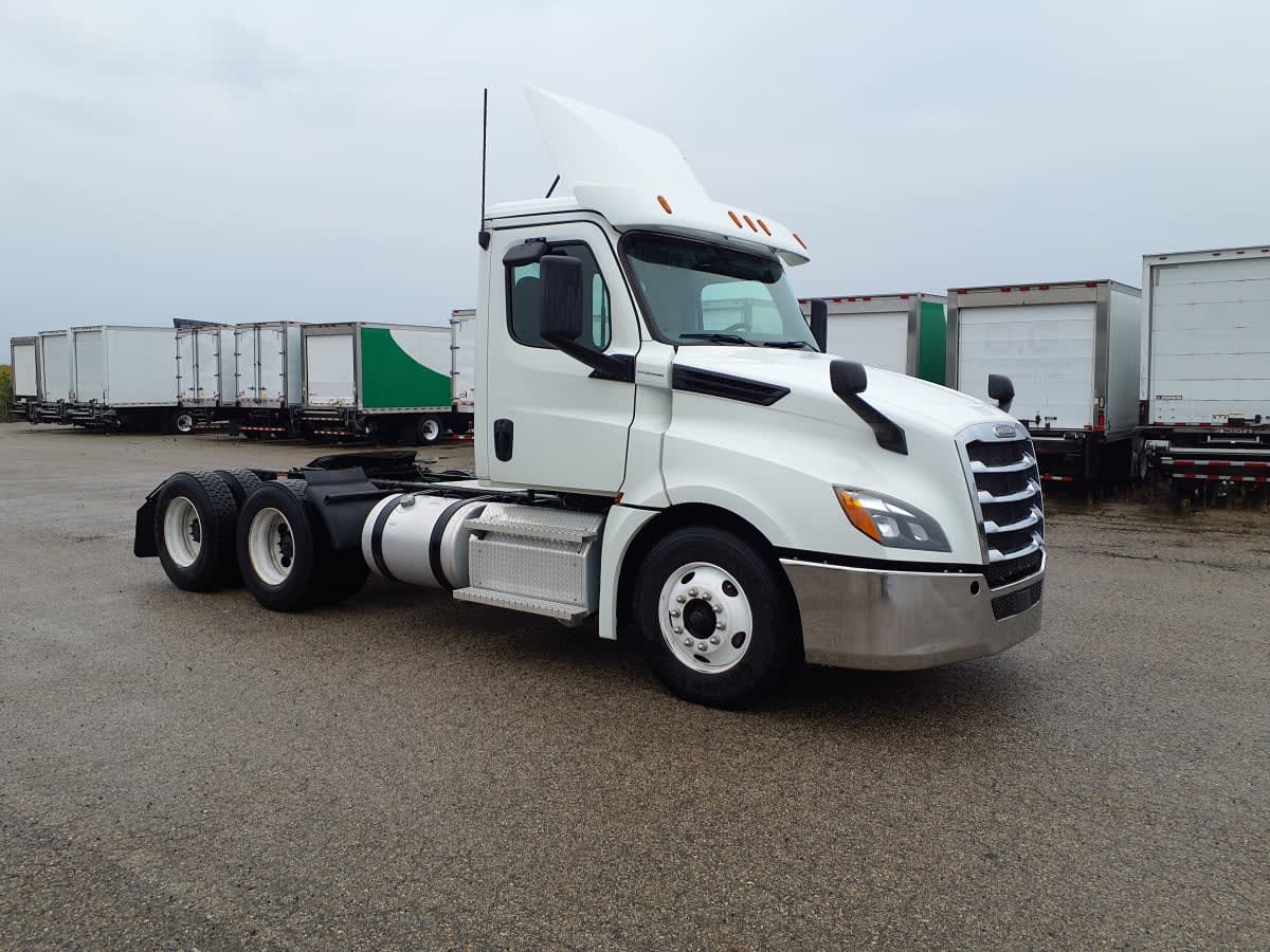 2020 Freightliner Cascadia in Wayland, MI — photo 3