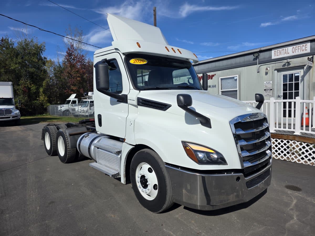 2020 Freightliner Cascadia in Bensalem, PA — photo 3