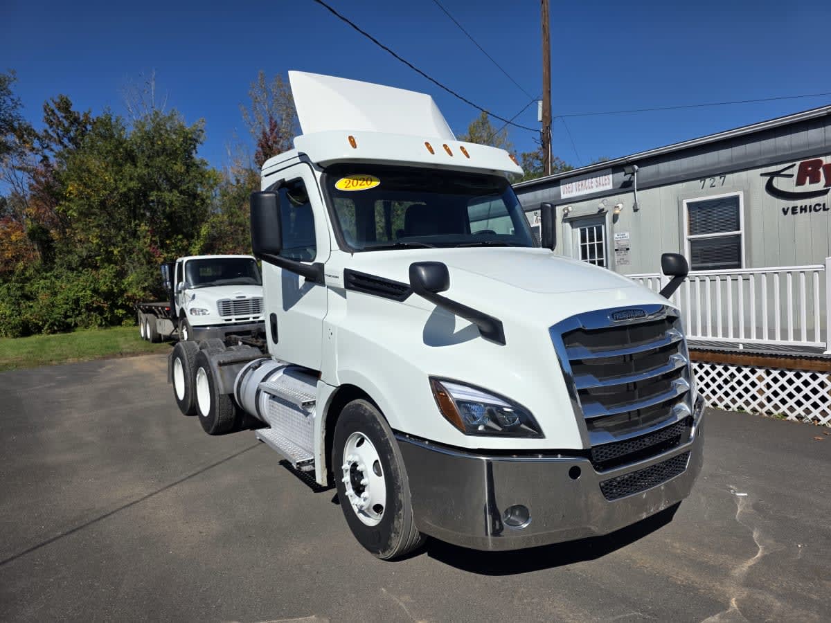 2020 Freightliner Cascadia in Bensalem, PA — photo 3