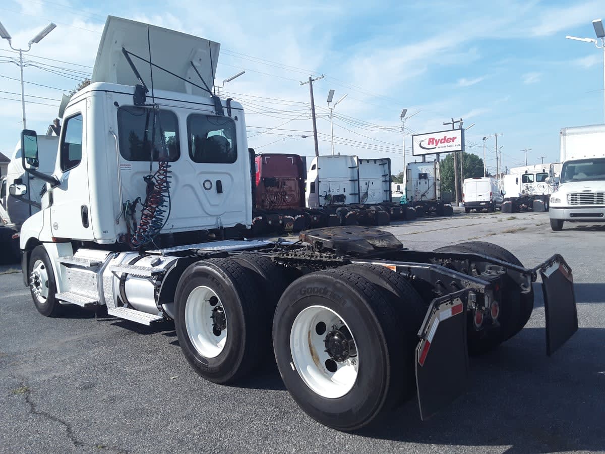 2020 Freightliner Cascadia in Allentown, PA — photo 6