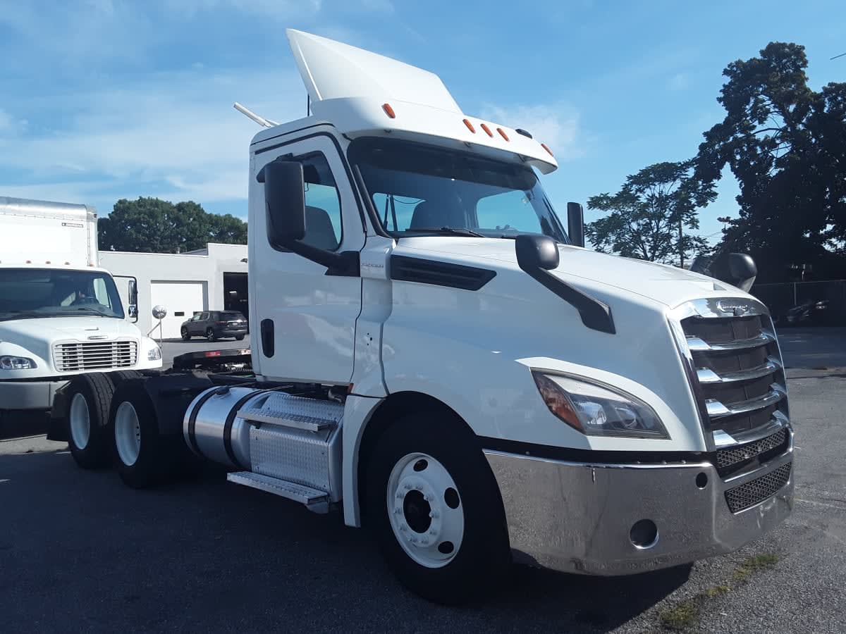 2020 Freightliner Cascadia in Allentown, PA — photo 3