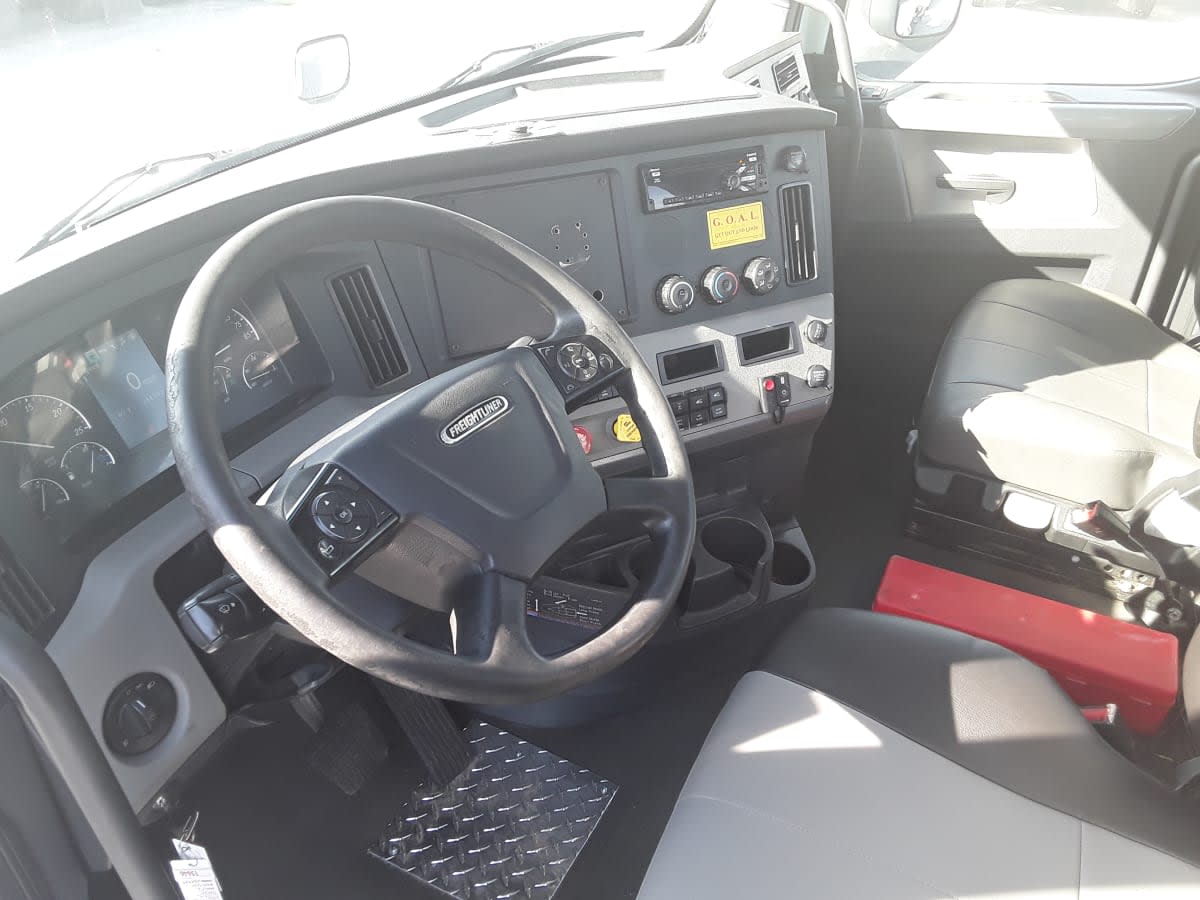 2020 Freightliner Cascadia in Allentown, PA — photo 7