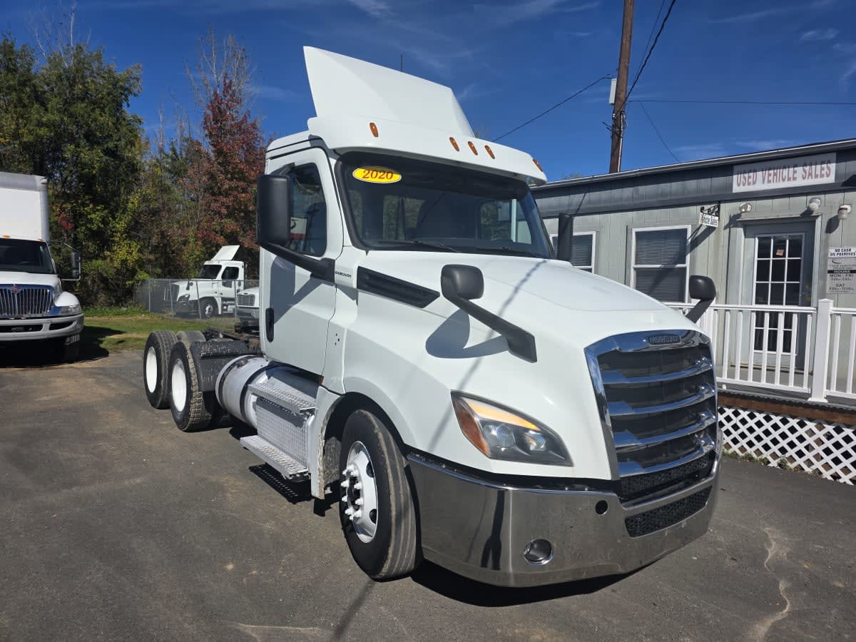 2020 Freightliner Cascadia in Bensalem, PA — photo 3