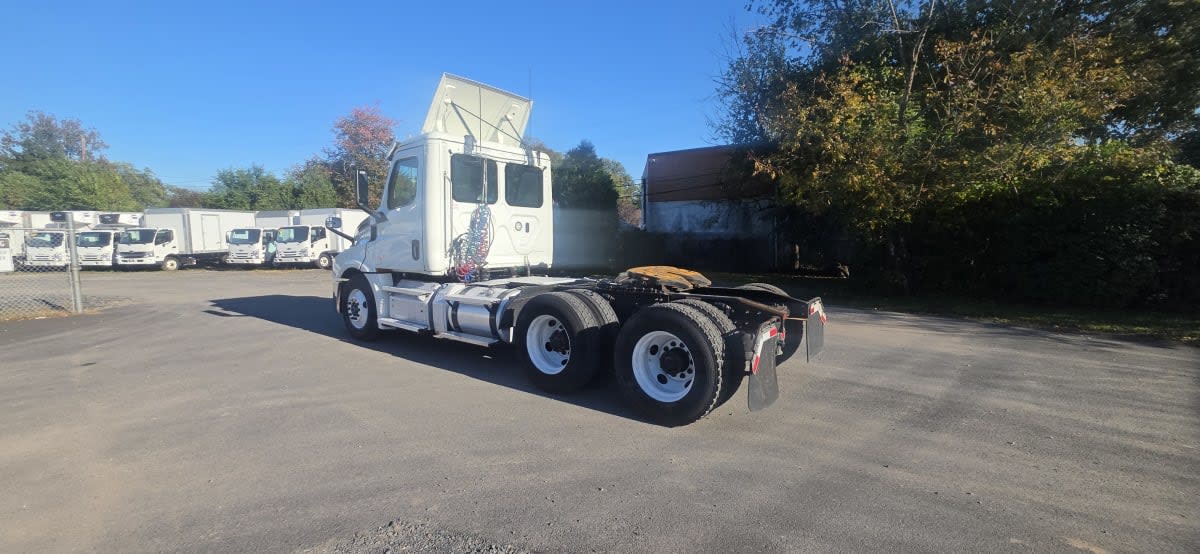 2020 Freightliner Cascadia in Bensalem, PA — photo 6