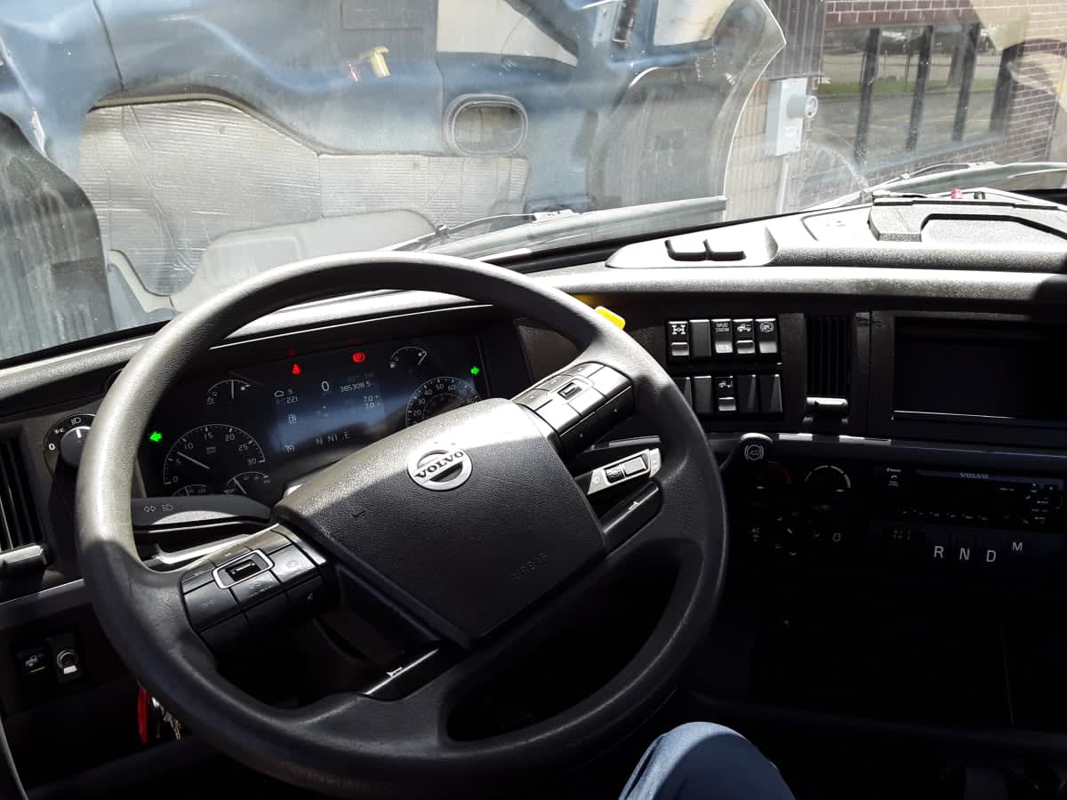 2020 Volvo VNL 860 in Kansas City, MO — photo 7