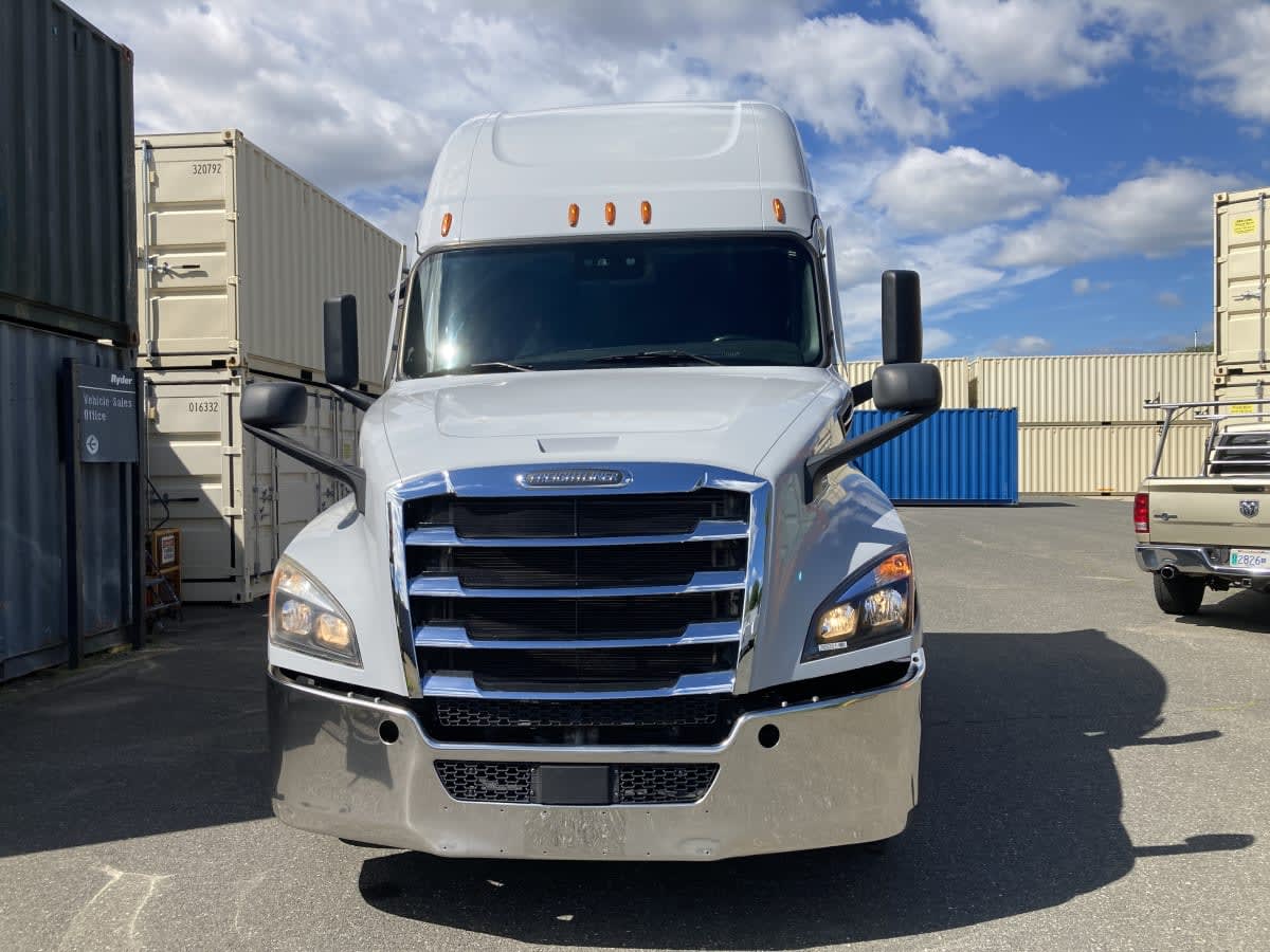 2021 Freightliner Cascadia in Springfield, MA — photo 2