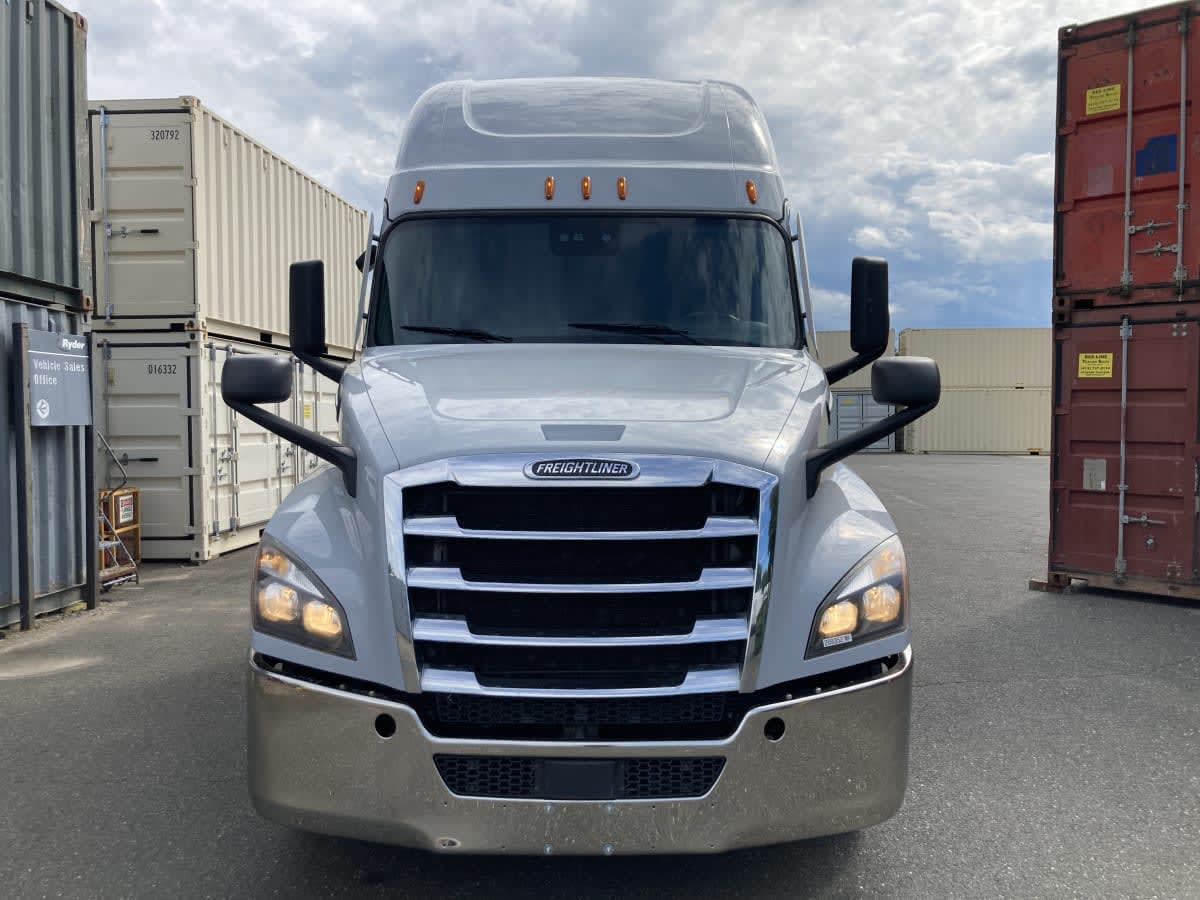 2021 Freightliner Cascadia in Springfield, MA — photo 2