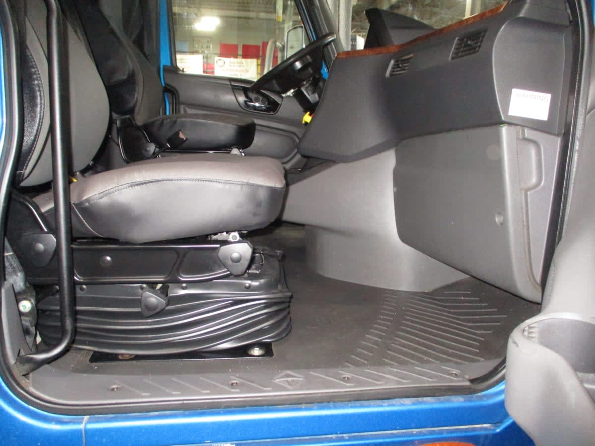 2021 International - image 10