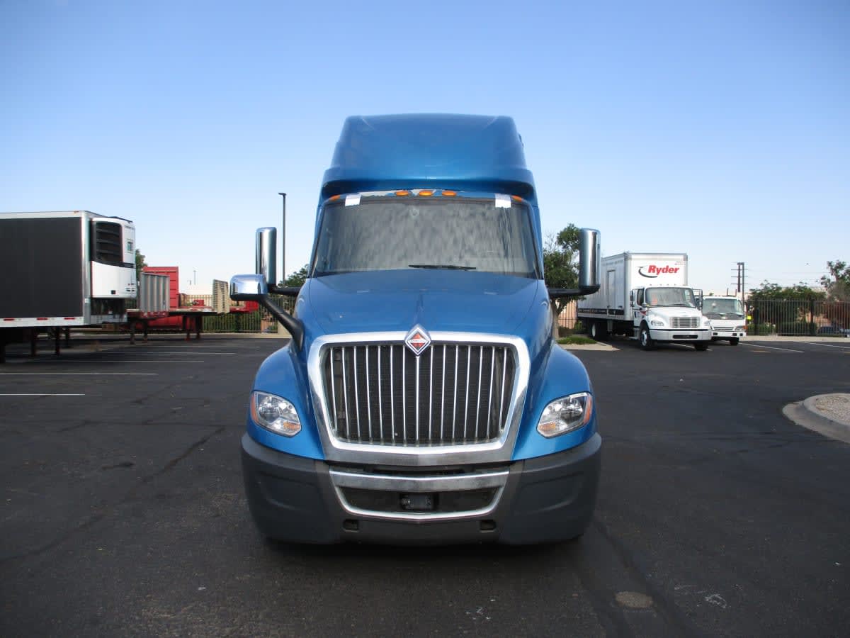 2021 International LT in Commerce City, CO — photo 2