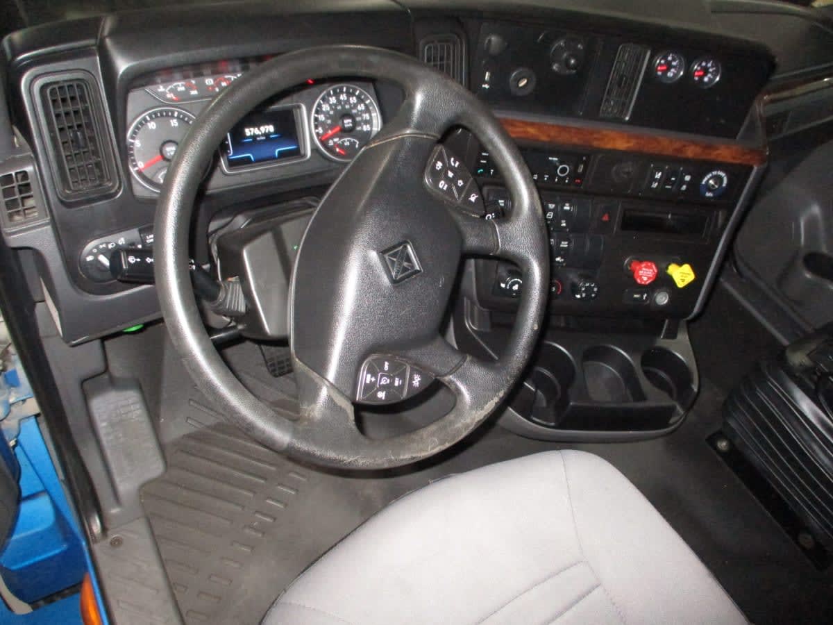 2021 International LT in Commerce City, CO — photo 7
