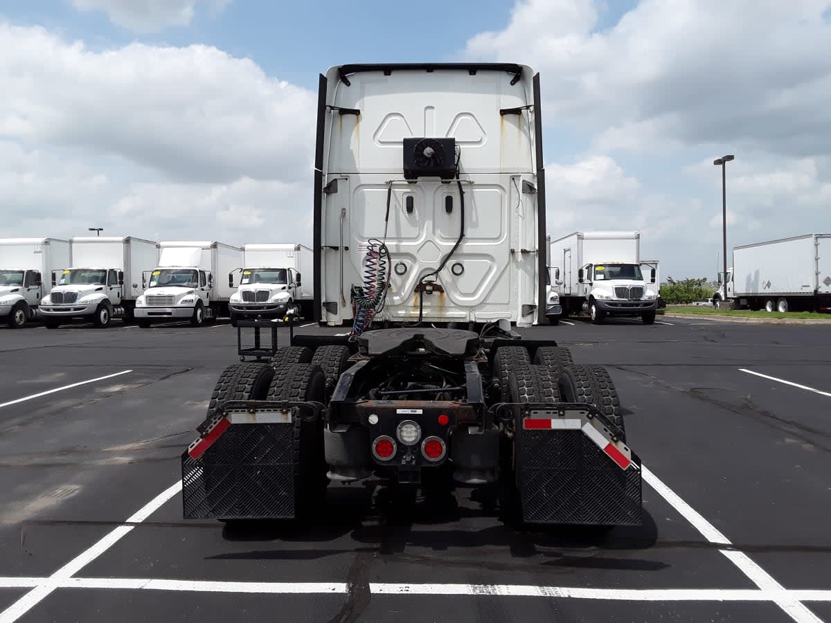 2021 Freightliner Cascadia in Altoona, IA — photo 5
