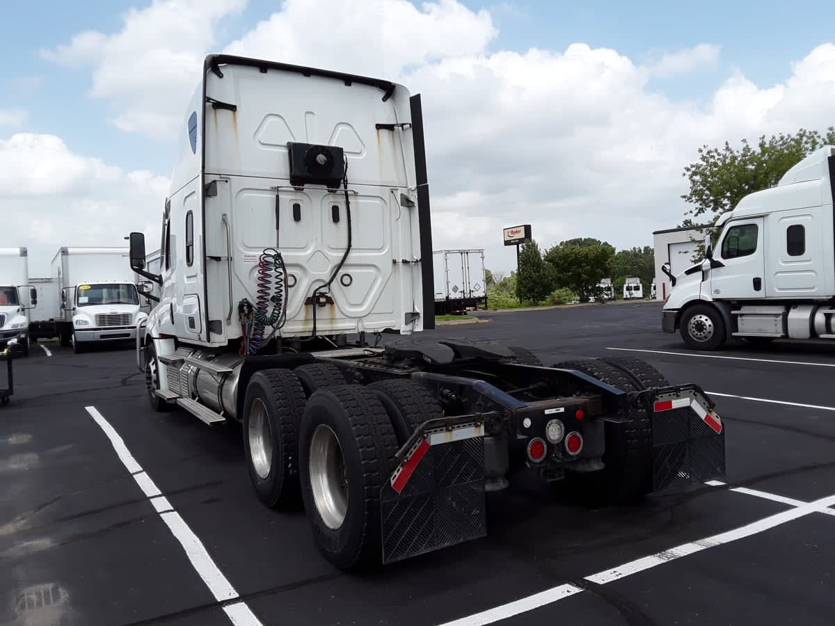 2021 Freightliner Cascadia in Altoona, IA — photo 6