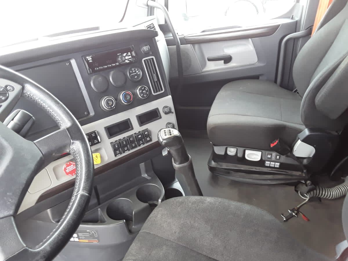 2021 Freightliner Cascadia in Altoona, IA — photo 7