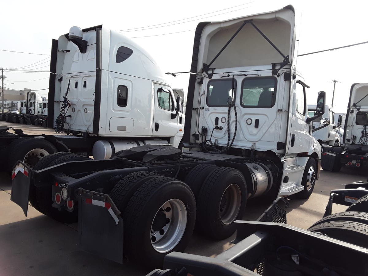 2019 Freightliner/Mercedes NEW CASCADIA 116 270027