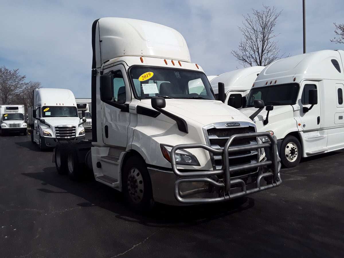 2019 Freightliner/Mercedes NEW CASCADIA 116 270030