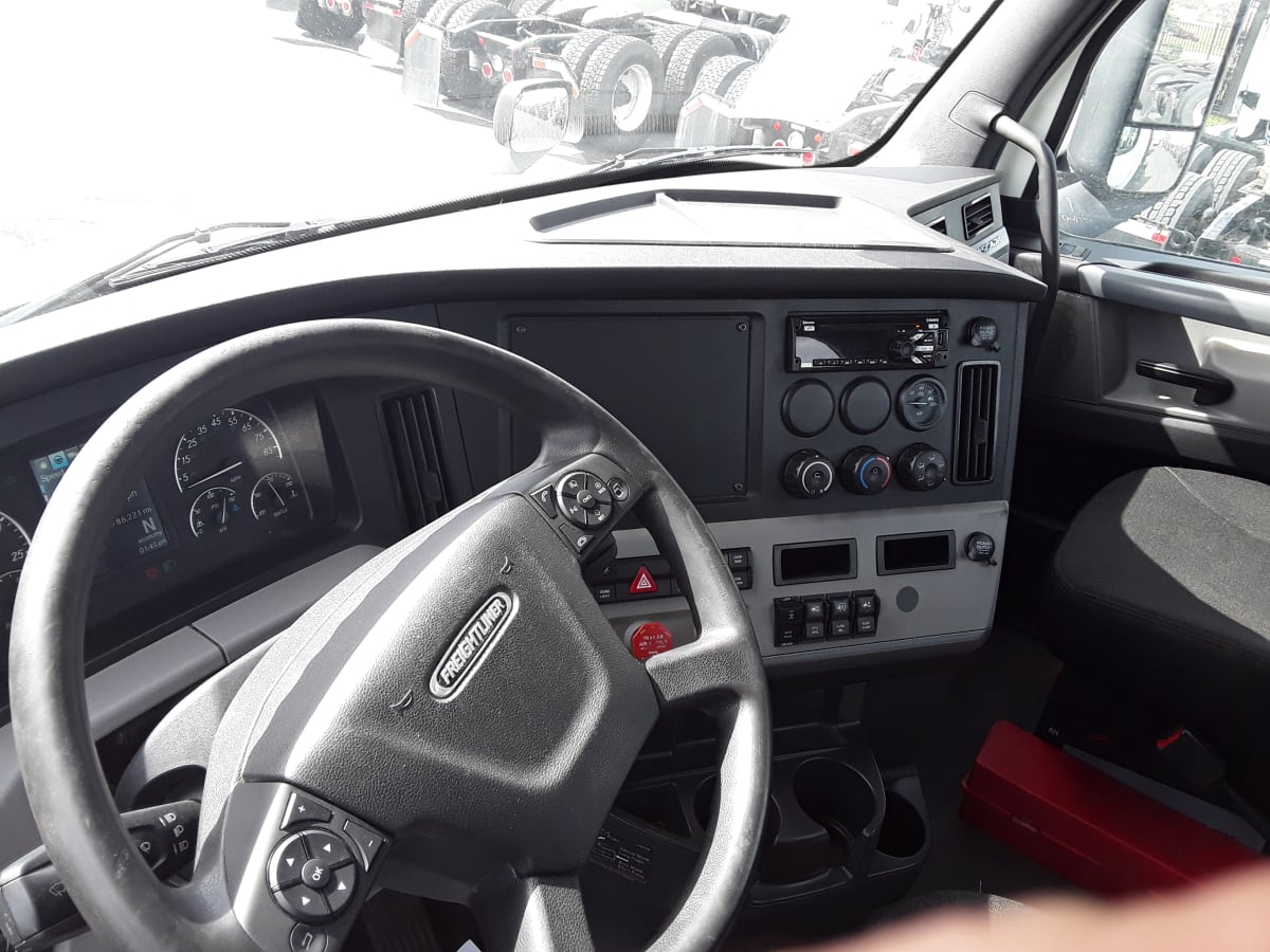 2019 Freightliner/Mercedes NEW CASCADIA 116 270030