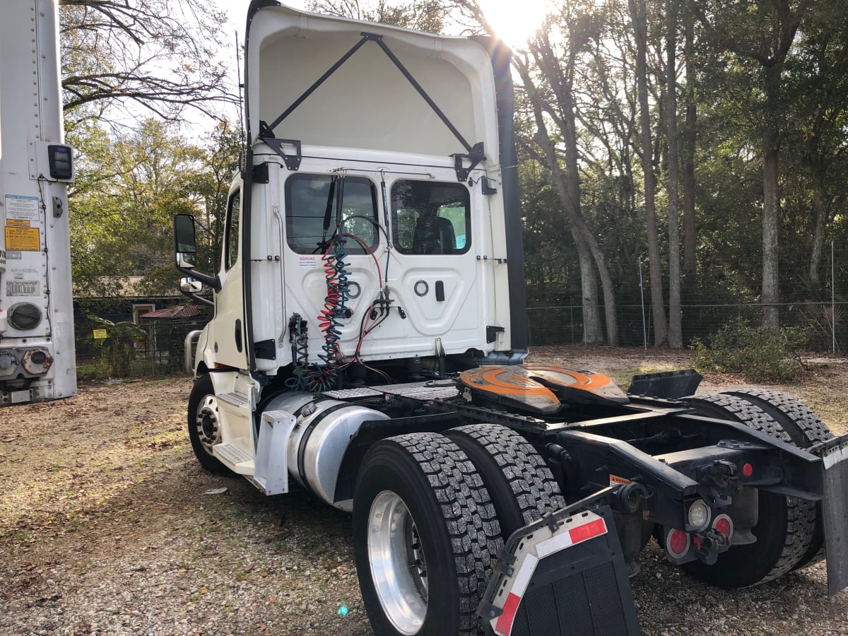 2019 Freightliner/Mercedes NEW CASCADIA 116 270036