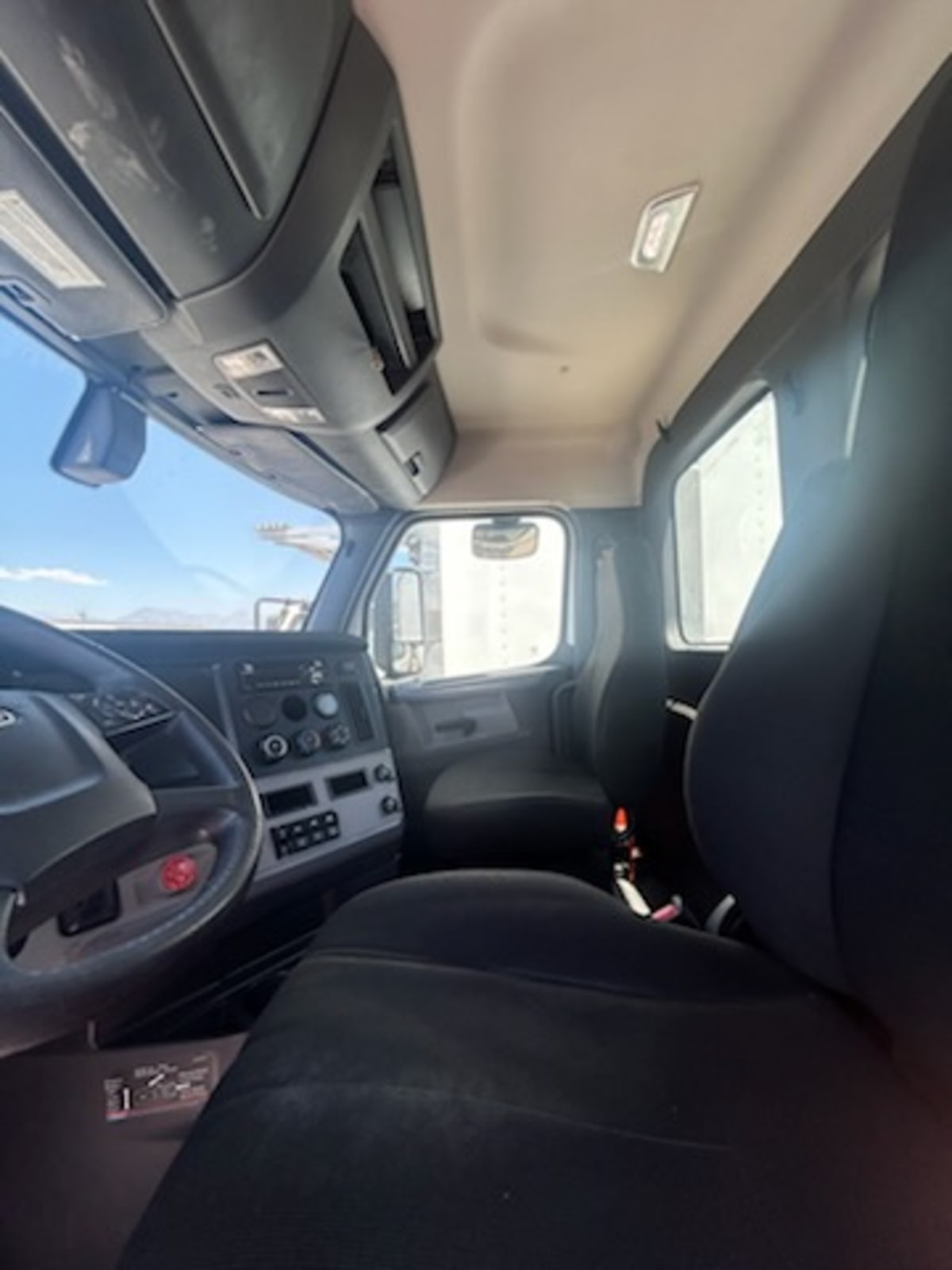 2019 Freightliner/Mercedes NEW CASCADIA 116 270044