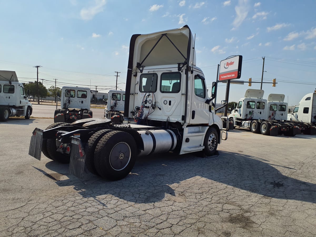 2019 Freightliner/Mercedes NEW CASCADIA 116 270048