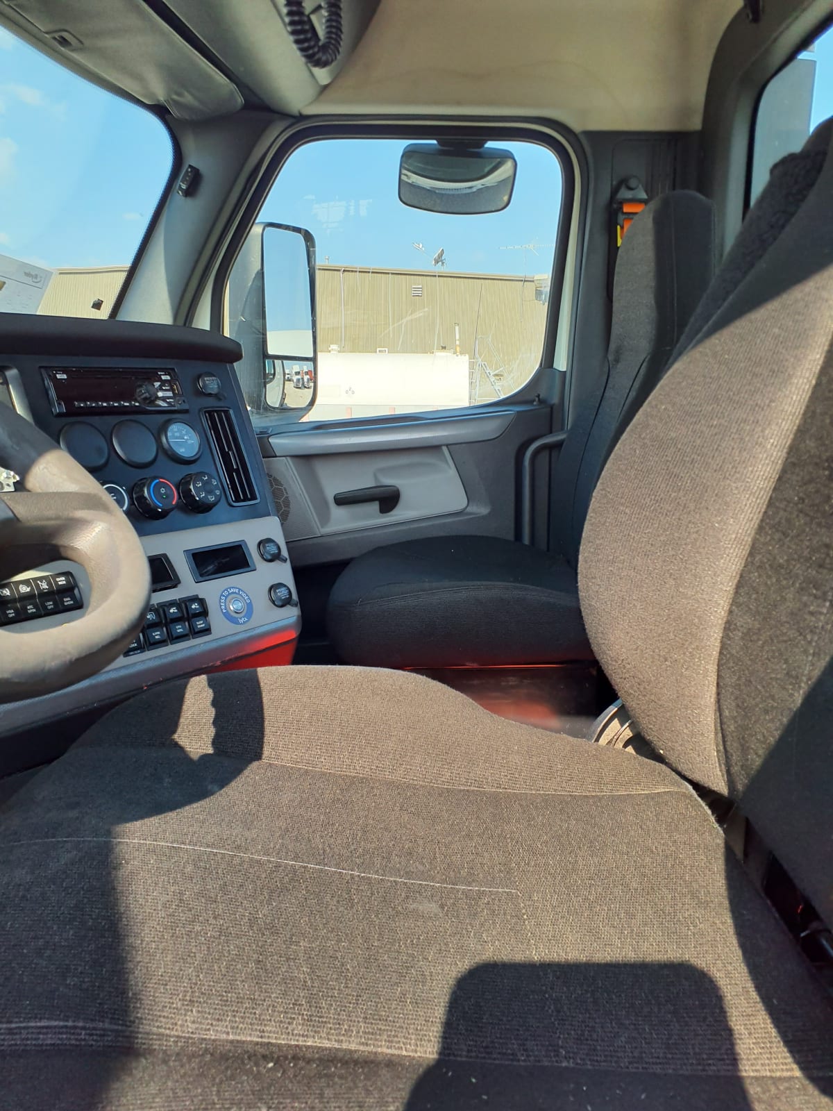 2019 Freightliner/Mercedes NEW CASCADIA 116 270048