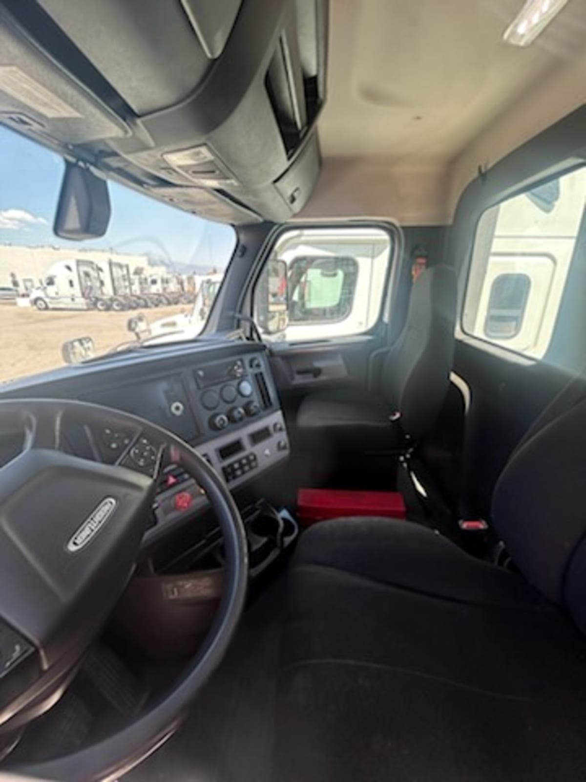 2019 Freightliner/Mercedes NEW CASCADIA 116 270051