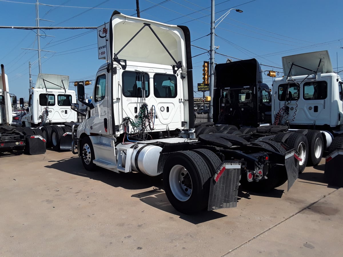 2019 Freightliner/Mercedes NEW CASCADIA 116 270067