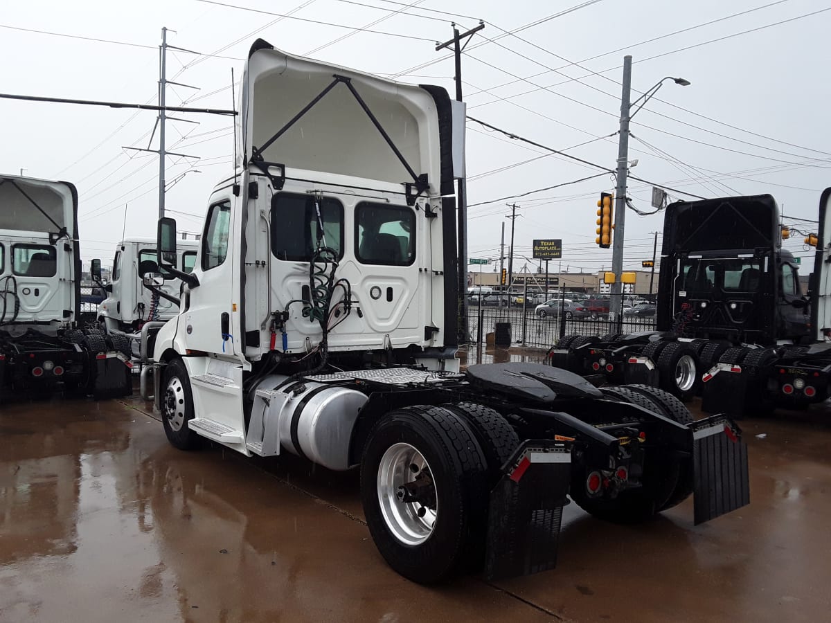 2019 Freightliner/Mercedes NEW CASCADIA 116 270069