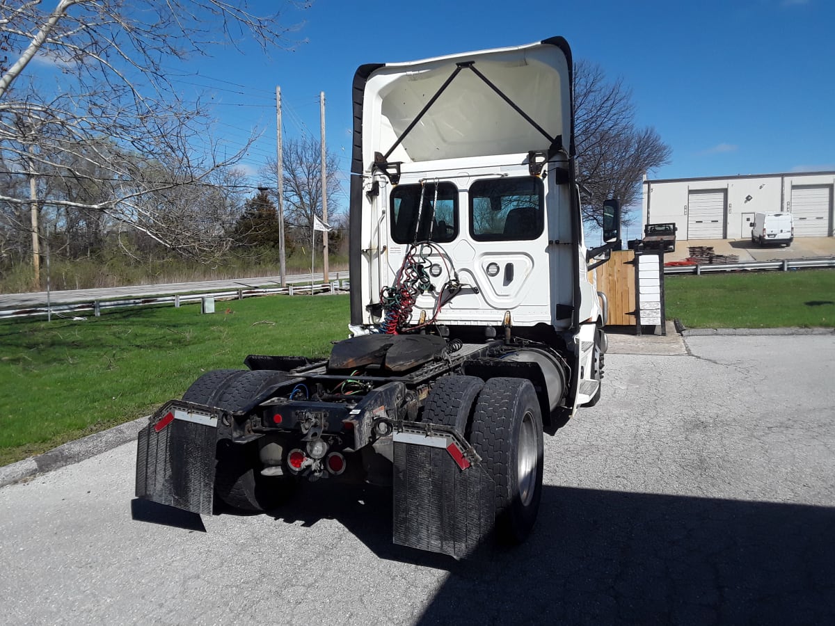 2019 Freightliner/Mercedes NEW CASCADIA 116 270071