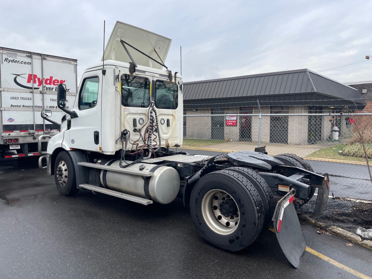 2019 Freightliner/Mercedes NEW CASCADIA 116 270072