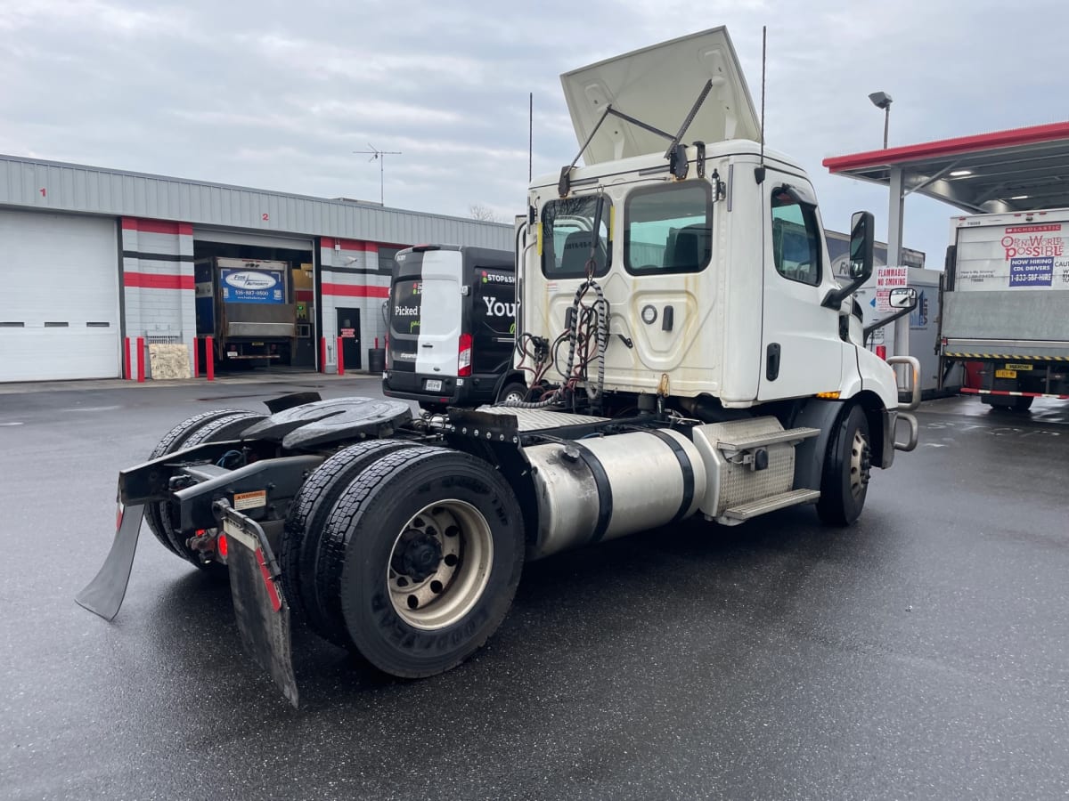 2019 Freightliner/Mercedes NEW CASCADIA 116 270072