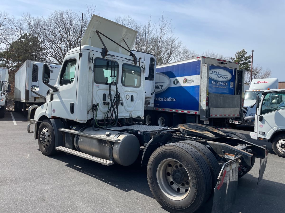 2019 Freightliner/Mercedes NEW CASCADIA 116 270073