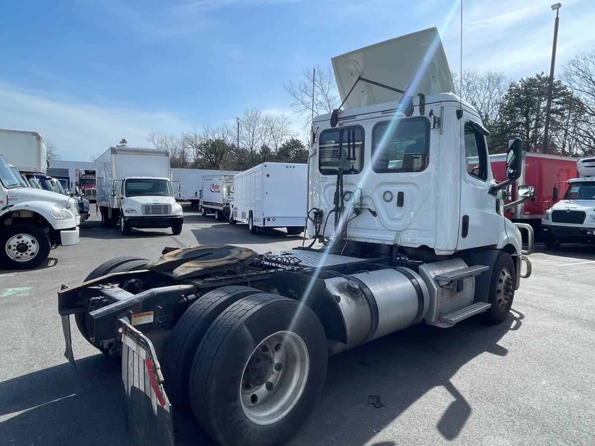 2019 Freightliner/Mercedes NEW CASCADIA 116 270073