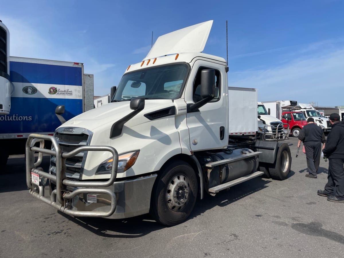 2019 Freightliner/Mercedes NEW CASCADIA 116 270073