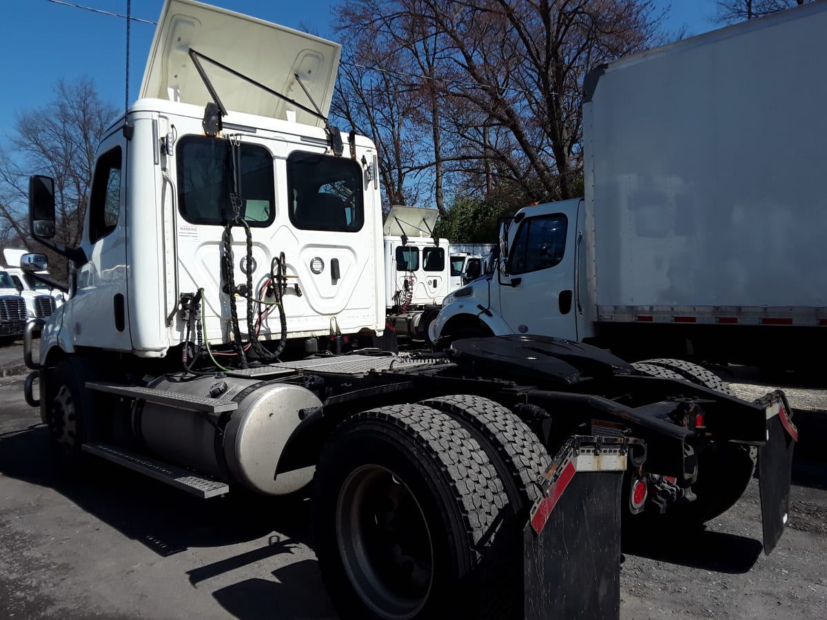 2019 Freightliner/Mercedes NEW CASCADIA 116 270076