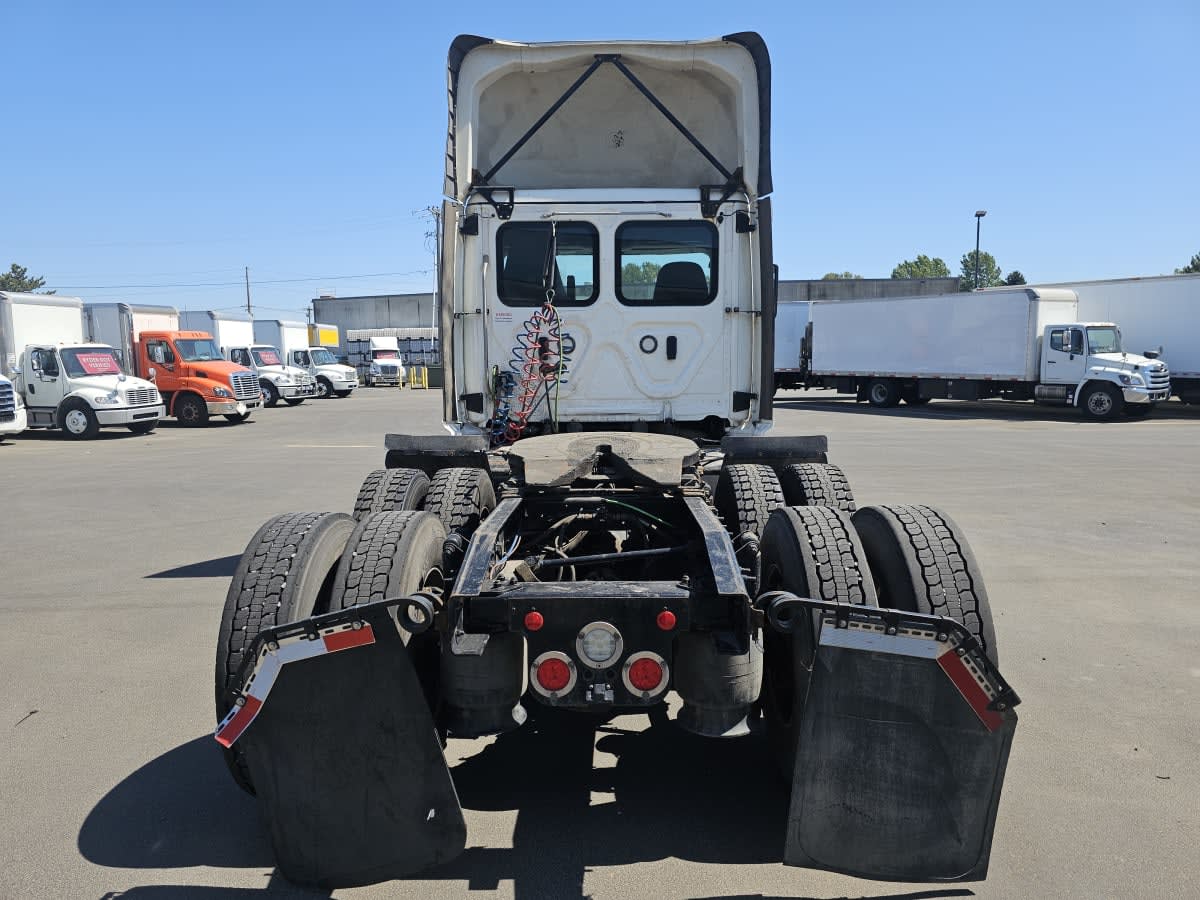 2019 Freightliner NEW CASCADIA 116 270081