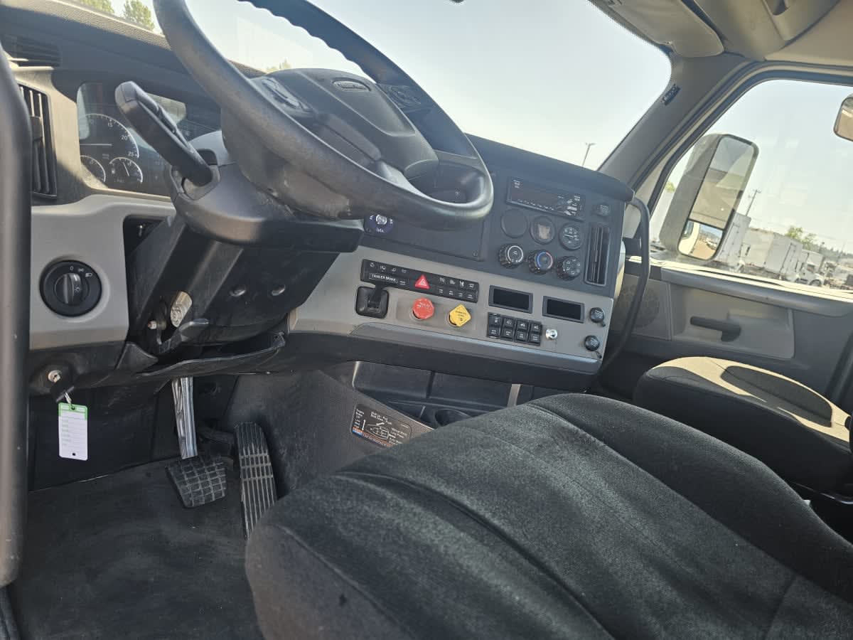 2019 Freightliner NEW CASCADIA 116 270081